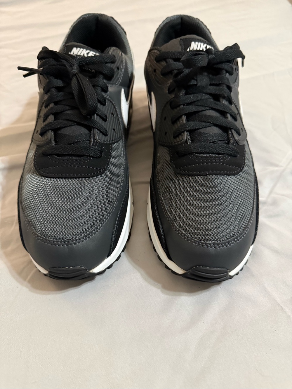 Nike Air Max 90 sneakers in grey, black and white mens size 11.5